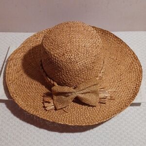 Chic! Natural Straw Wide-Brim Sun Hat with Bow & Braided Band 🌾